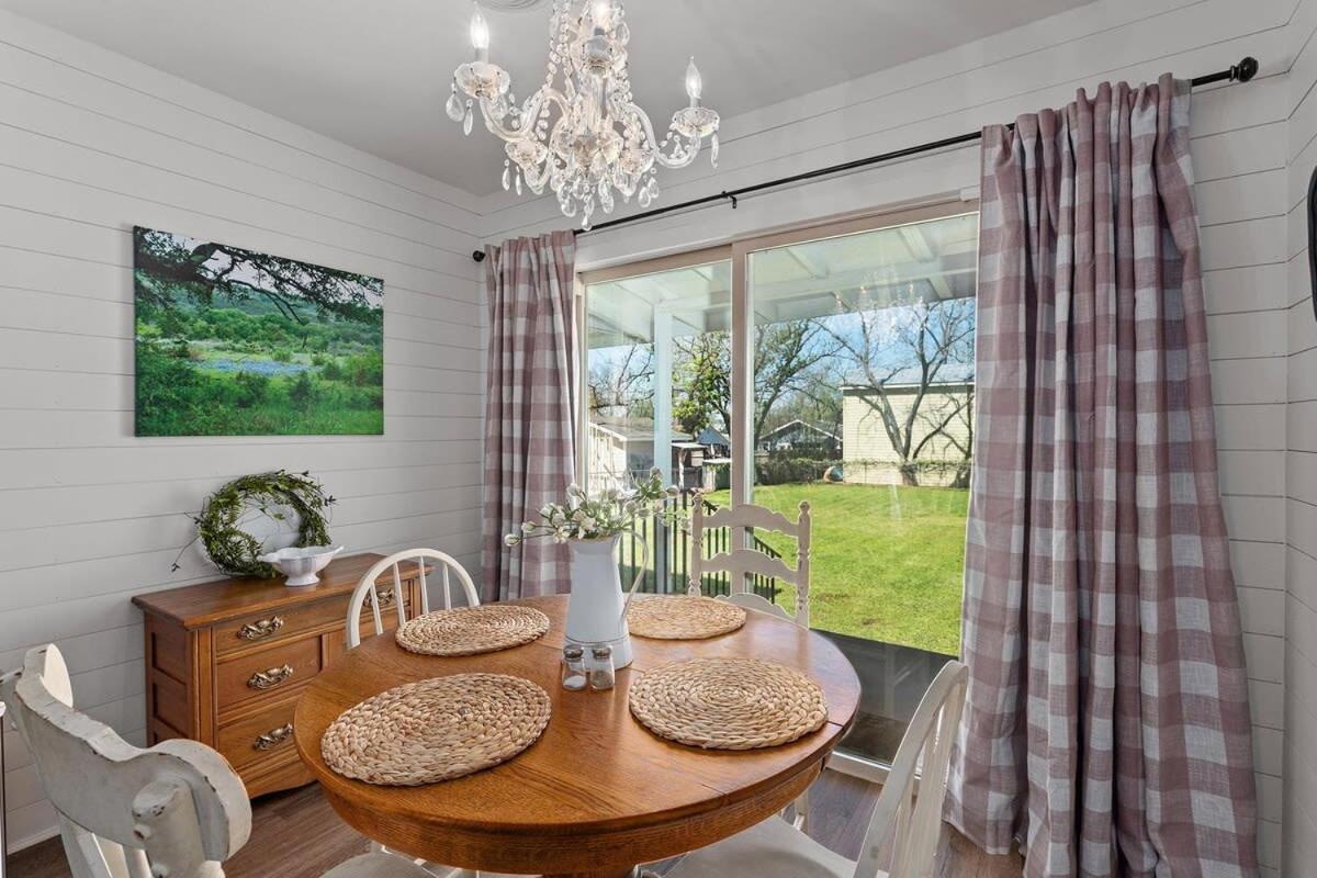 Vintage Veranda - Ping Pong Table & More Fredericksburg Exterior photo