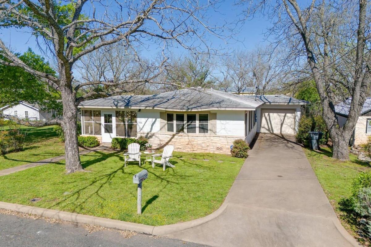 Vintage Veranda - Ping Pong Table & More Fredericksburg Exterior photo